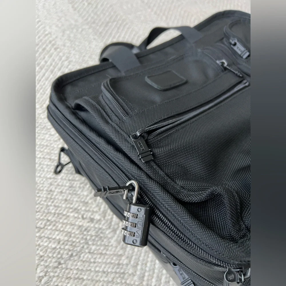 Tumi Medium Trip 2 Wheeler  Briefcase Travel Bag luggage Black